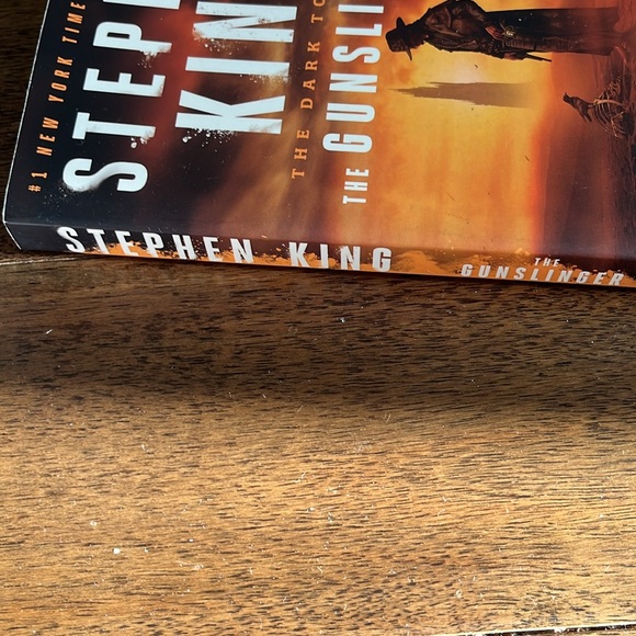The dark tower 1 the Gunslinger by Stephen King book - Picture 3 of 3